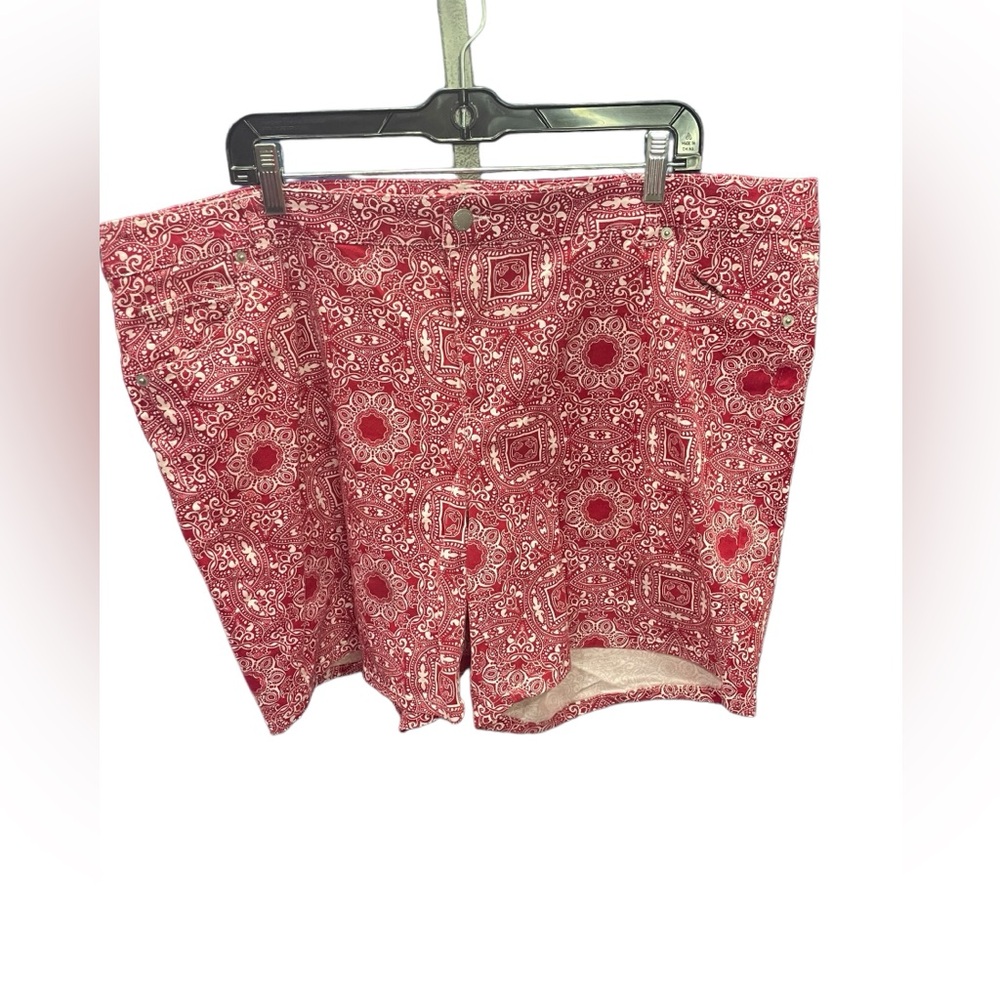 Westport Red White Kerchief Pattern